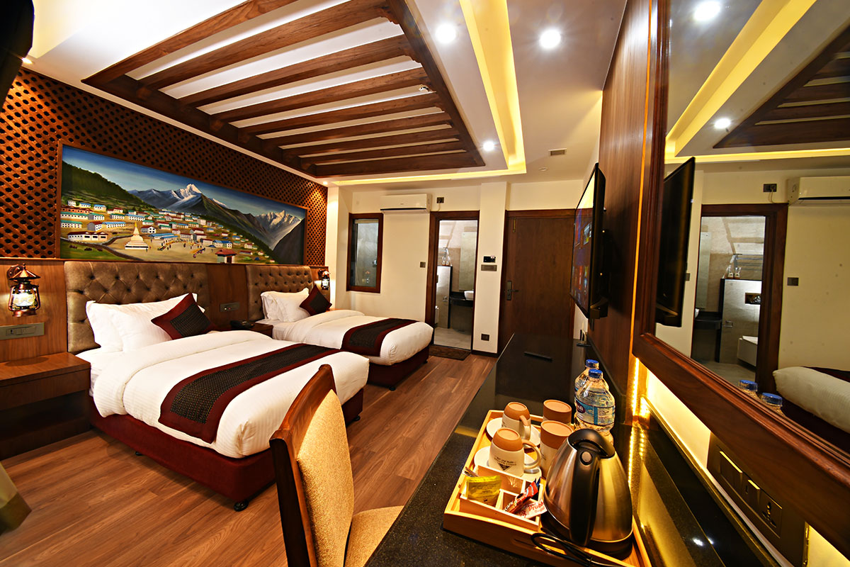  super-deluxe-twin-bed-window 